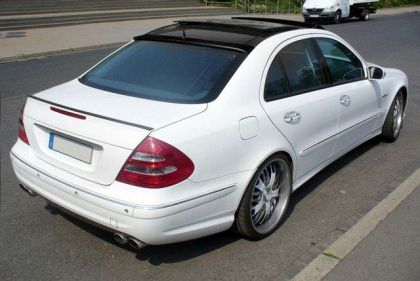 Спойлер за задно стъкло Mercedes W211 E-Class (2003-2007) - черен гланц