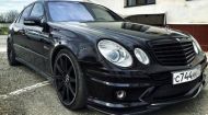 Предна тунинг броня за  Mercedes W211 E-Class (2002-2009) - AMG с черна решетка и халогени